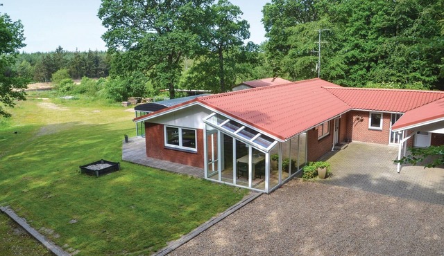 Gorgeous home in Hejnsvig with kitchen