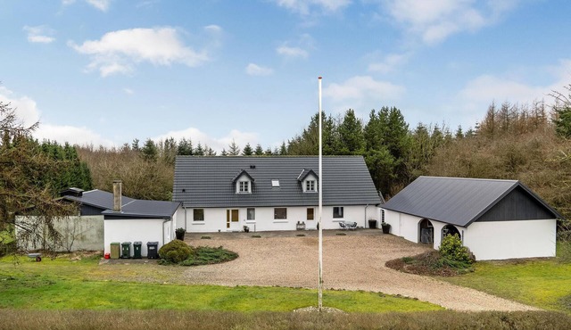 Gorgeous home in Hejnsvig with WiFi