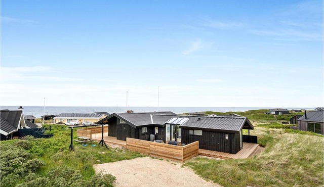 Gorgeous Home In Hjørring With Wifi