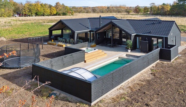 Gorgeous home in Højby with kitchen