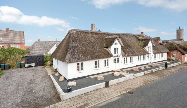 Gorgeous home in Højer with WiFi