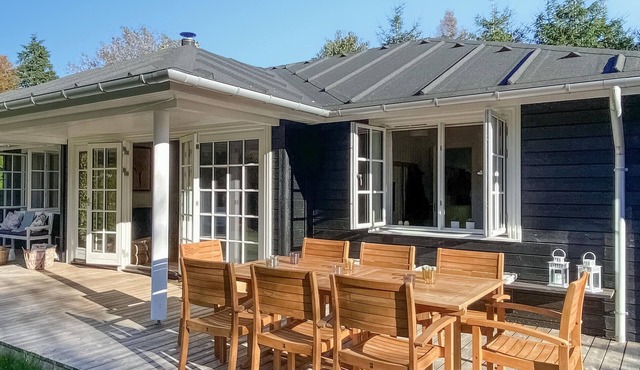 Gorgeous home in Hornbæk with WiFi