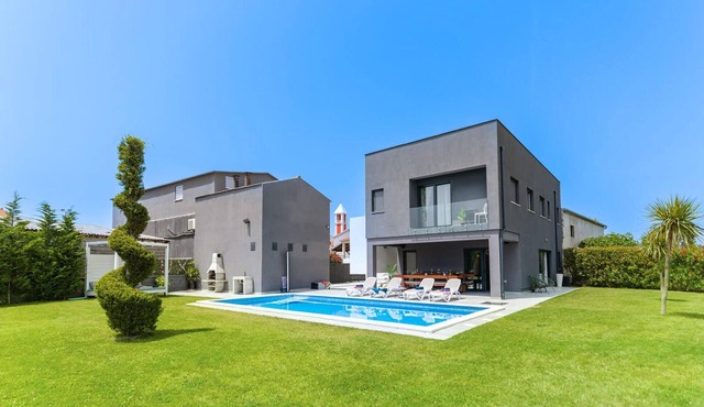 Gorgeous home in Zemunik Donji