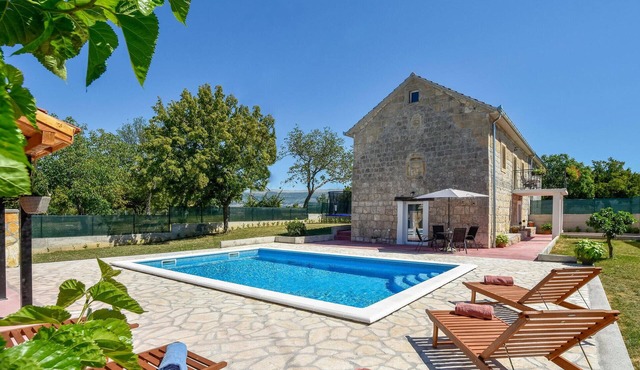 Gorgeous home in Hrvace