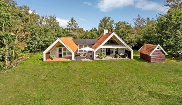 Gorgeous home in Humble with WiFi