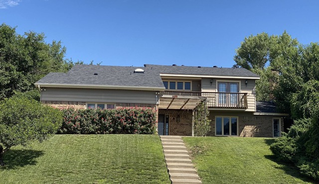 Gorgeous Home in Hunsley Hills by the golf course!
