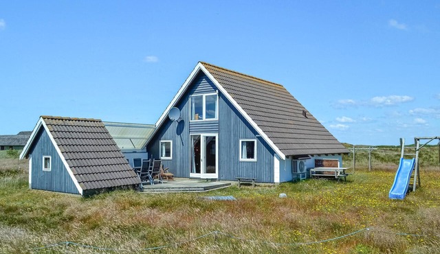 Gorgeous home in Hvide Sande with sauna