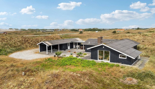 Gorgeous home in Hvide Sande with sauna