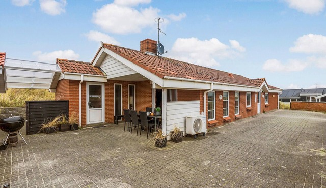 Gorgeous home in Hvide Sande with sauna