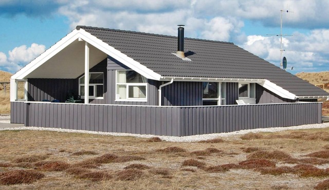 Gorgeous home in Hvide Sande with sauna