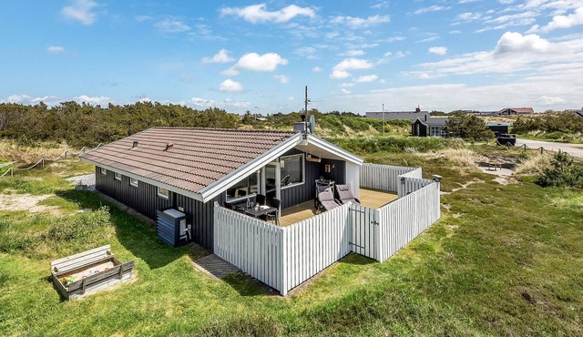 Gorgeous home in Hvide Sande with WiFi