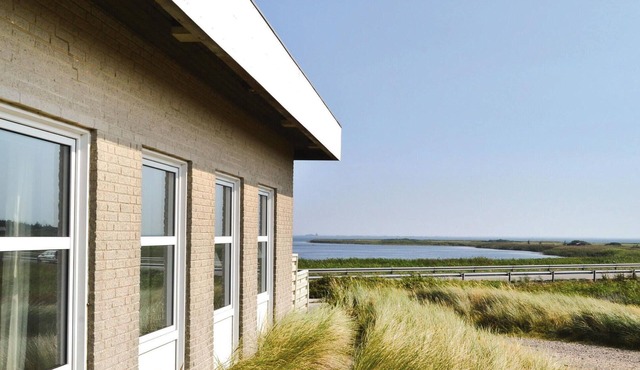 Gorgeous home in Hvide Sande with sauna