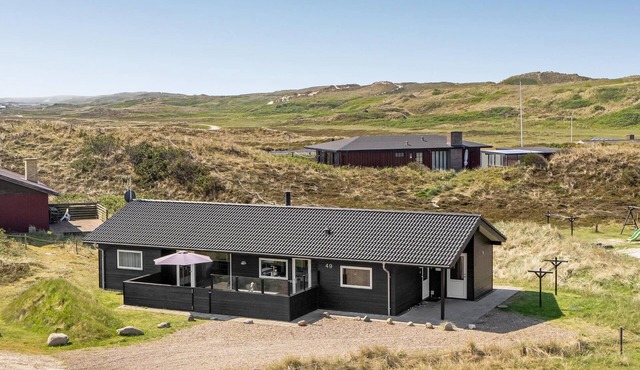 Gorgeous home in Hvide Sande with sauna