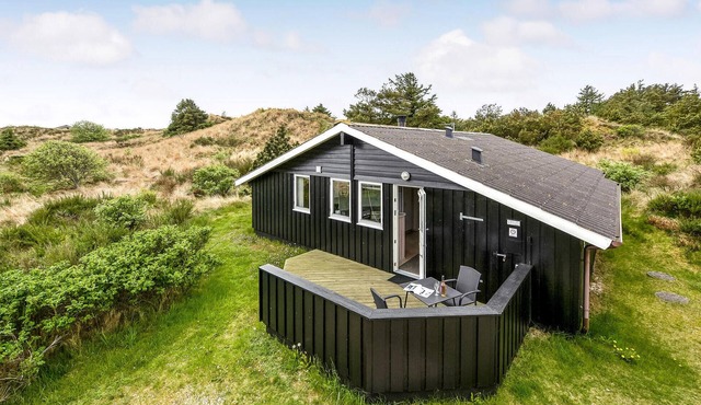 Gorgeous home in Hvide Sande with sauna