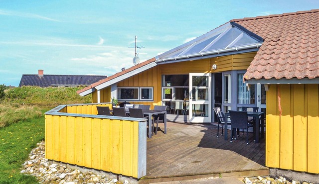 Gorgeous home in Hvide Sande with sauna