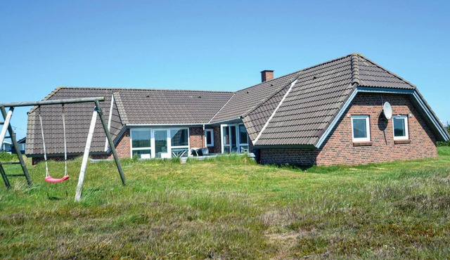 Gorgeous home in Hvide Sande with sauna