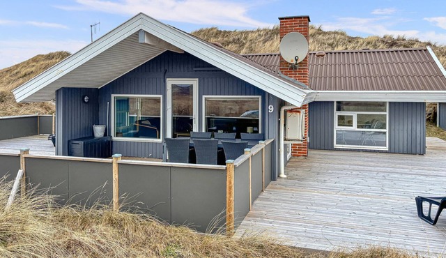 Gorgeous home in Hvide Sande with sauna