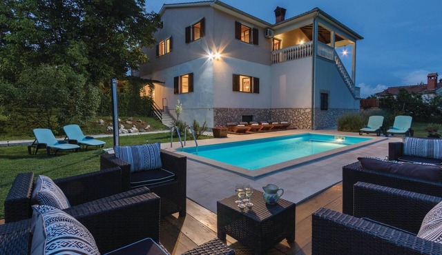 Gorgeous home in Jakacici