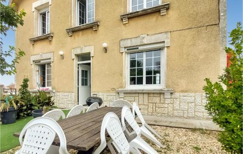 Gorgeous Home In Jarnac With Wifi