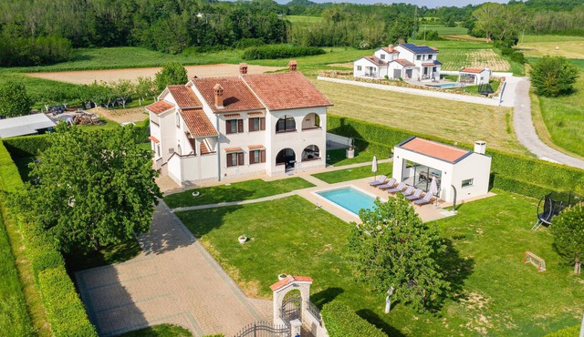 Gorgeous home in Karojba