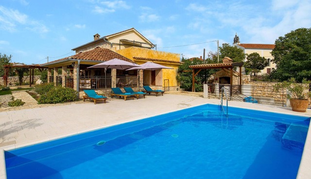 Gorgeous home in Kras
