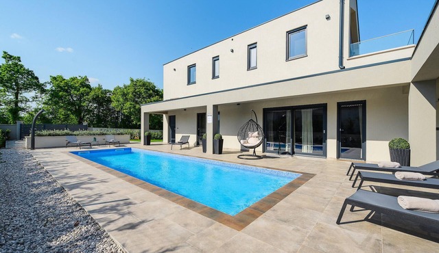 Gorgeous home in Krnica