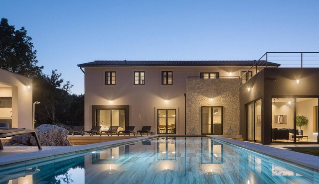 Gorgeous home in Krsan