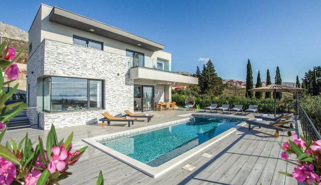 Gorgeous home in Kucine