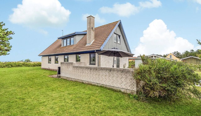 Gorgeous home in Læsø with kitchen
