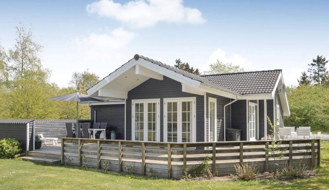 Gorgeous home in Løgstør with WiFi