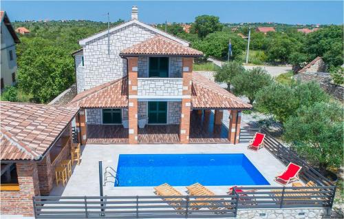 Gorgeous Home In Ladevci