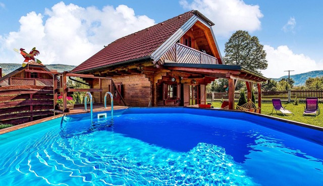 Gorgeous home in Licko Lesce