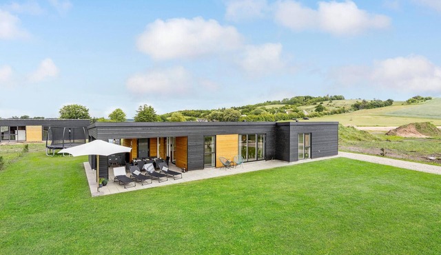 Gorgeous home in Løgstrup with kitchen