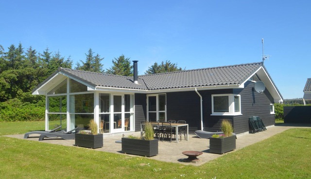 Gorgeous home in Løkken with sauna