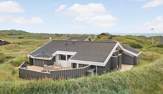 Gorgeous home in Løkken with sauna