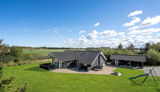 Gorgeous home in Løkken with sauna