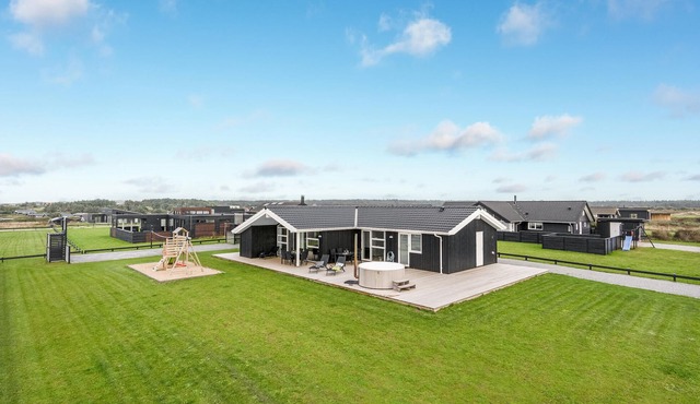 Gorgeous home in Løkken with sauna