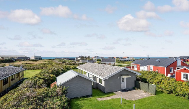 Gorgeous home in Løkken with kitchen