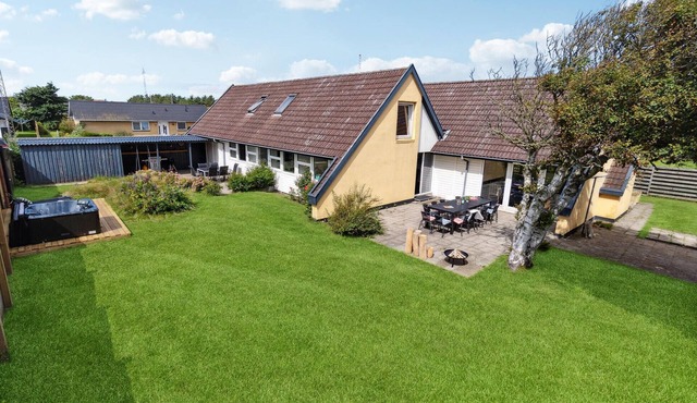Gorgeous home in Løkken with WiFi