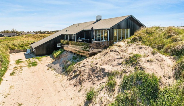 Gorgeous home in Løkken with sauna