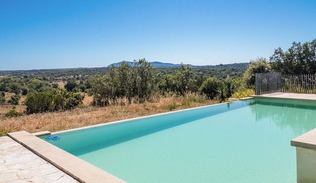 Gorgeous home in Lussan