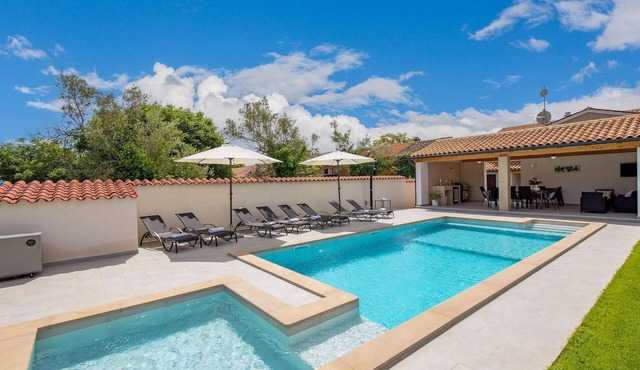 Gorgeous home in Mali Vares