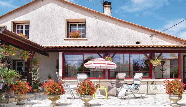 Gorgeous home in Massugas