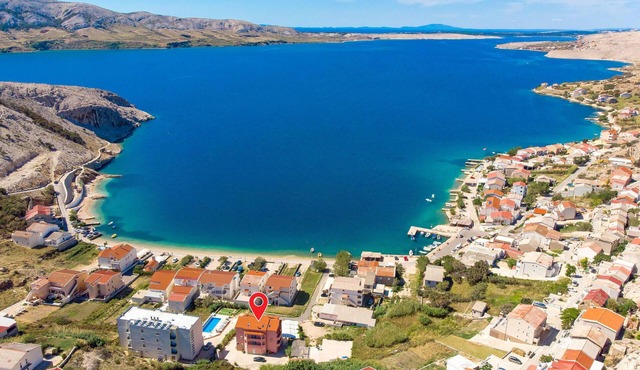 Gorgeous home in Metajna