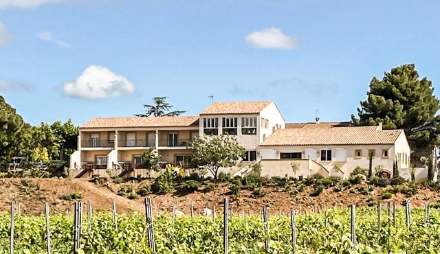 Gorgeous home in Mirepeisset with outdoor swimming pool