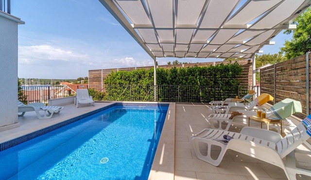 Gorgeous home in Milna