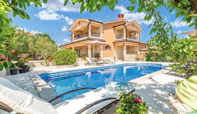 Gorgeous home in Nedescina