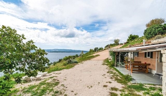 Gorgeous home in Nerezisca with WiFi