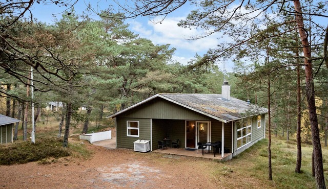 Gorgeous home in Nexø with WiFi