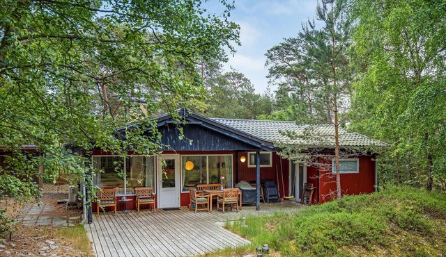 Gorgeous home in Nexø with kitchen